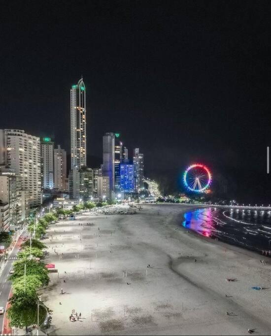Apto A 100M Da Praia Central Balneario Camboriu Ngoại thất bức ảnh